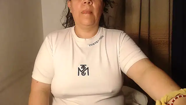 Snapshot of agathamiller01 chatting on 04.29.26 agathamiller01 online show from 04.29.26