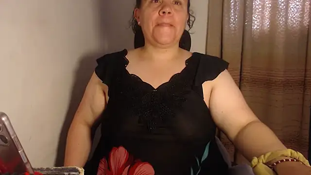 Snapshot of agathamiller01 chatting on 05.25.26 agathamiller01 online show from 05.25.26