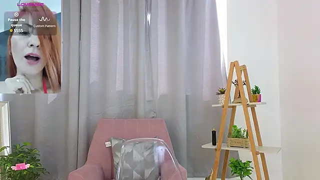 Snapshot of bella__adams chatting on 12.30.24 bella adams online show from 12.30.24