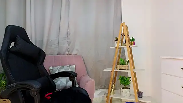 Snapshot of bella__adams chatting on 02.12.25 bella adams online show from 02.12.25