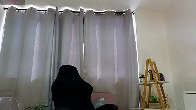 Snapshot of bella__adams chatting on 02.19.25 bella adams online show from 02.19.25