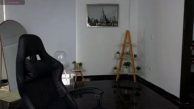 Snapshot of bella__adams chatting on 09.15.25 bella adams online show from 09.15.25