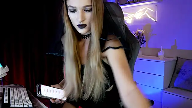 MrsTenderBeast online show from 03.07.25