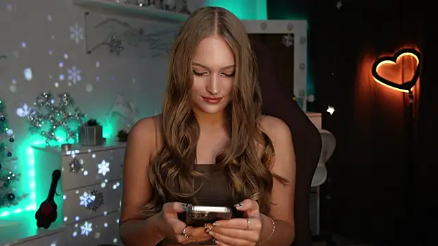 MrsTenderBeast online show from 12.20.25