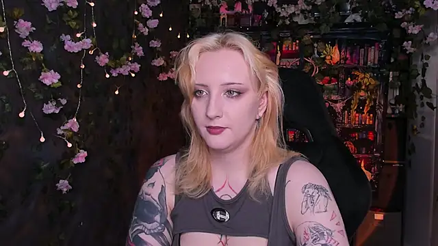 Snapshot of AsheLucker chatting on 06.06.26 AsheLucker online show from 06.06.26
