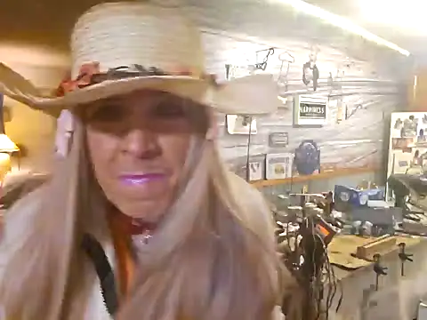 Snapshot of CROSSCOUNTRY1 chatting on 01.13.25 CROSSCOUNTRY1 online show from 01.13.25