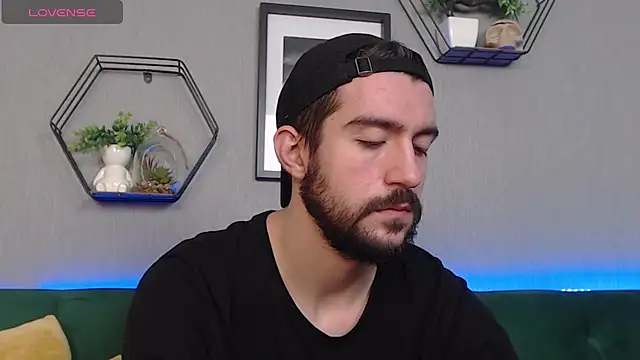 Snapshot of Dylan_Best chatting on 12.15.24 Dylan Best online show from 12.15.24