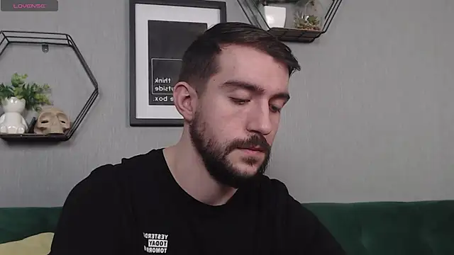 Snapshot of Dylan_Best chatting on 02.10.25 Dylan Best online show from 02.10.25