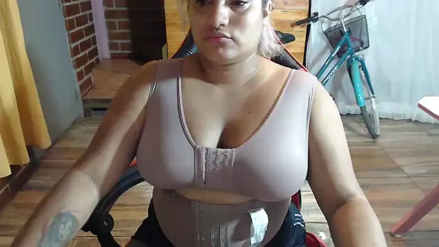 Snapshot of Hilarybunnyy chatting on 03.14.26 Hilarybunnyy online show from 03.14.26