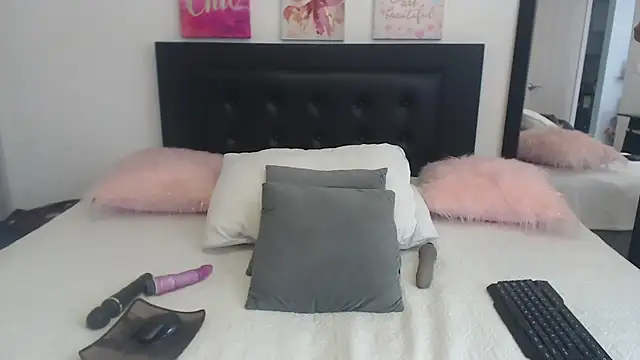 Snapshot of katiehotx chatting on 10.02.25 katiehotx online show from 10.02.25