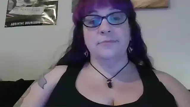 Snapshot of GothyBaby chatting on 10.18.25 GothyBaby online show from 10.18.25