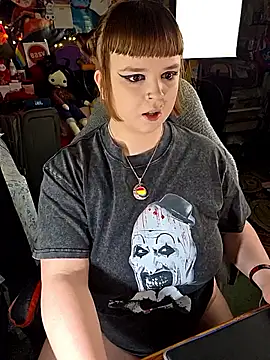 Snapshot of VelvetDiablo chatting on 04.18.26 VelvetDiablo online show from 04.18.26