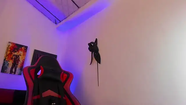 crisstal miler online show from 03.04.25