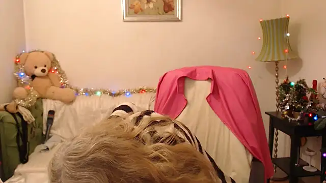 Snapshot of BlairFort chatting on 12.28.24 BlairFort online show from 12.28.24