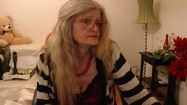 Snapshot of BlairFort chatting on 01.07.25 BlairFort online show from 01.07.25