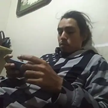 Snapshot of AlexAlejandro13 chatting on 04.19.26 AlexAlejandro13 online show from 04.19.26
