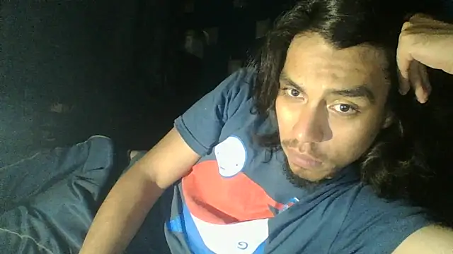 Snapshot of AlexAlejandro13 chatting on 04.28.26 AlexAlejandro13 online show from 04.28.26