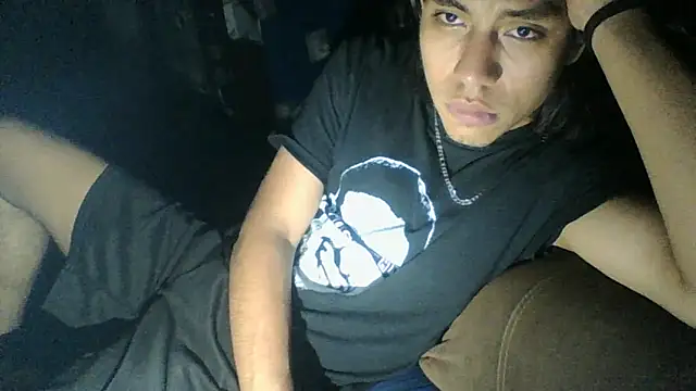 Snapshot of AlexAlejandro13 chatting on 05.20.26 AlexAlejandro13 online show from 05.20.26