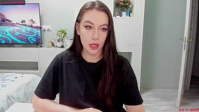 Snapshot of JuliaDiksonX chatting on 12.08.24 JuliaDiksonX online show from 12.08.24