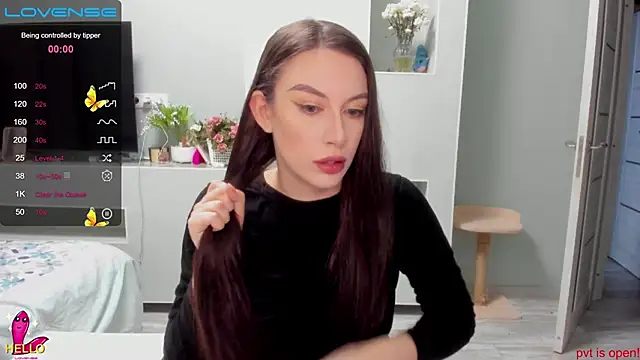 Snapshot of JuliaDiksonX chatting on 01.18.25 JuliaDiksonX online show from 01.18.25
