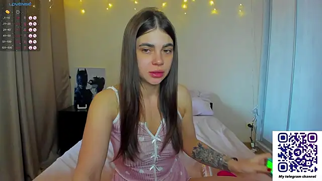 Snapshot of Bella_Foryou chatting on 03.10.25 Bella Foryou online show from 03.10.25