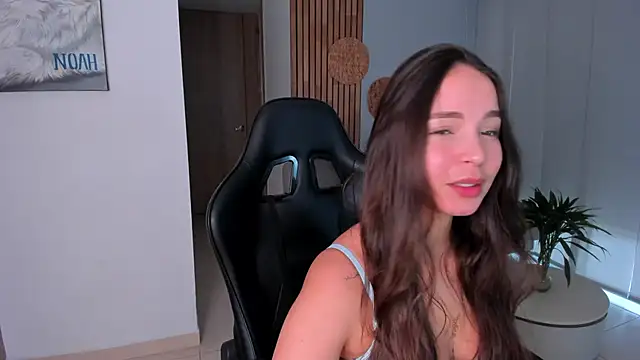 Snapshot of AnnieHallX chatting on 05.17.26 AnnieHallX online show from 05.17.26