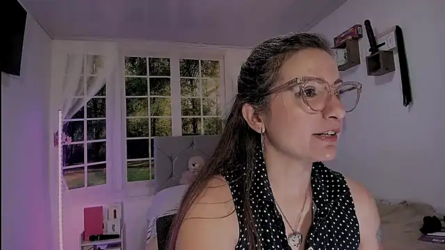 vanessabrown  online show from 04.13.26