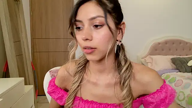 Snapshot of Sensualtease chatting on 01.25.25 Sensualtease online show from 01.25.25