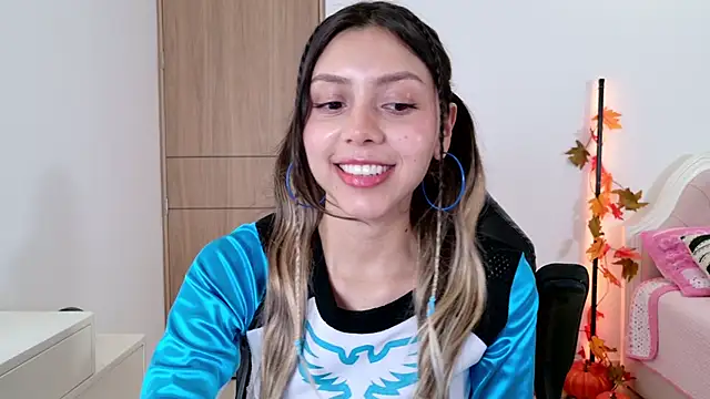 Snapshot of Sensualtease chatting on 09.27.25 Sensualtease online show from 09.27.25
