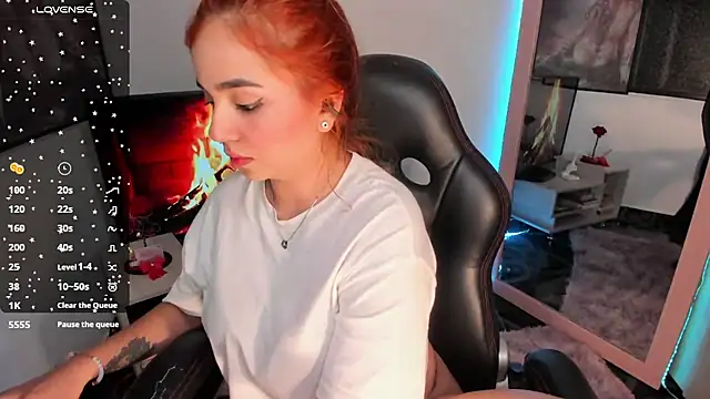 Snapshot of GiaBrooksX chatting on 03.17.25 GiaBrooksX online show from 03.17.25