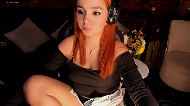 Snapshot of GiaBrooksX chatting on 11.07.25 GiaBrooksX online show from 11.07.25