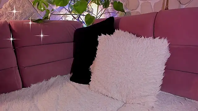 Snapshot of glamour_kitten chatting on 02.19.26 glamour kitten online show from 02.19.26