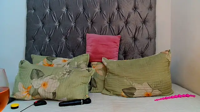 Snapshot of AvaOcean chatting on 02.21.25 AvaOcean online show from 02.21.25