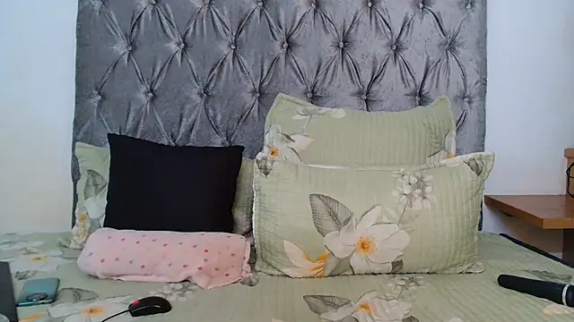 Snapshot of AvaOcean chatting on 03.10.25 AvaOcean online show from 03.10.25