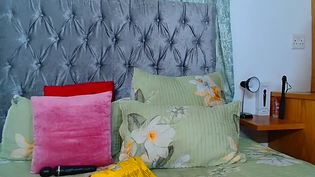 Snapshot of AvaOcean chatting on 03.17.25 AvaOcean online show from 03.17.25