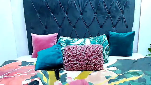 Snapshot of AvaOcean chatting on 09.26.25 AvaOcean online show from 09.26.25