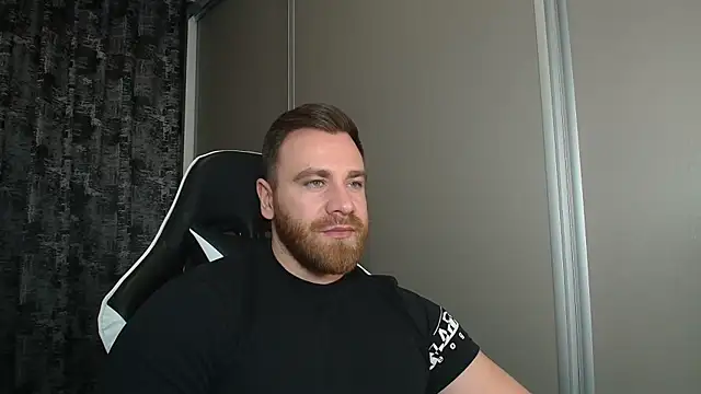 Snapshot of Thori92 chatting on 02.11.26 Thori92 online show from 02.11.26