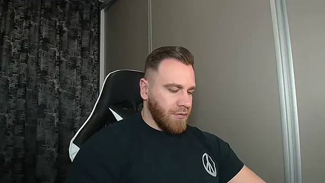 Snapshot of Thori92 chatting on 02.15.26 Thori92 online show from 02.15.26