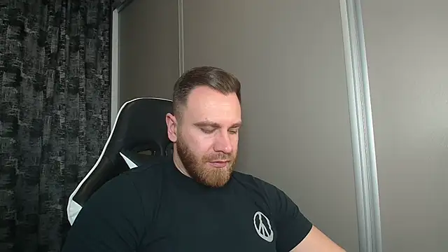 Snapshot of Thori92 chatting on 02.18.26 Thori92 online show from 02.18.26