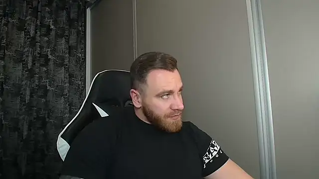 Snapshot of Thori92 chatting on 02.19.26 Thori92 online show from 02.19.26