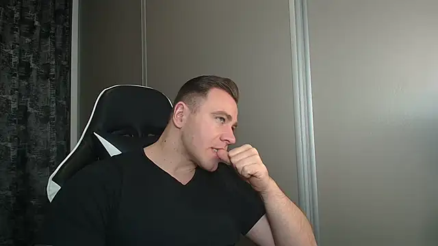 Snapshot of Thori92 chatting on 02.21.26 Thori92 online show from 02.21.26