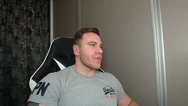 Snapshot of Thori92 chatting on 02.25.26 Thori92 online show from 02.25.26