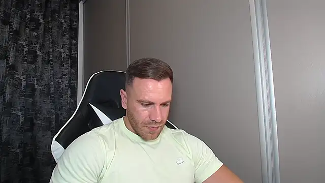 Snapshot of Thori92 chatting on 07.20.26 Thori92 online show from 07.20.26
