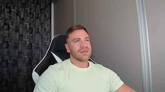 Snapshot of Thori92 chatting on 07.23.26 Thori92 online show from 07.23.26