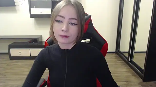 Laralianna online show from 01.04.25