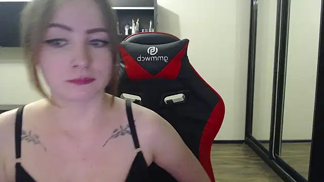 Laralianna online show from 02.18.25