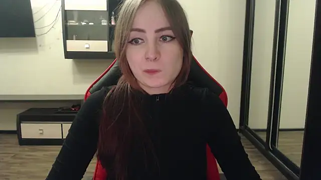 Laralianna online show from 02.20.25