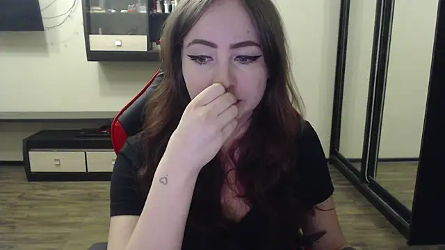 Laralianna online show from 02.25.25