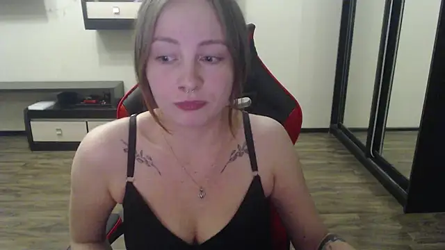 Laralianna online show from 03.16.25