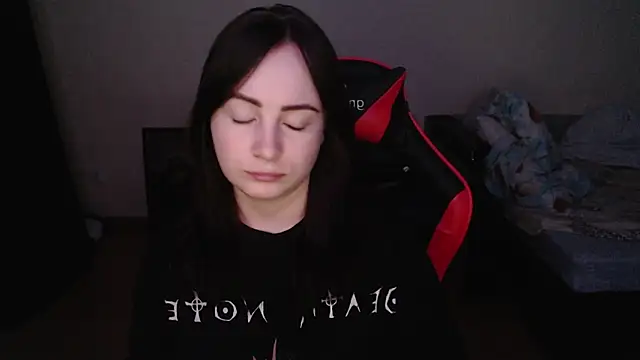 Laralianna online show from 12.18.25